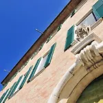 Castello Di 호텔 4*